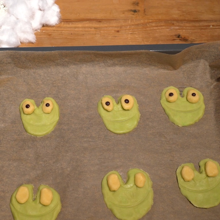 Günter backt Froschplätzchen (Foto: SWR)