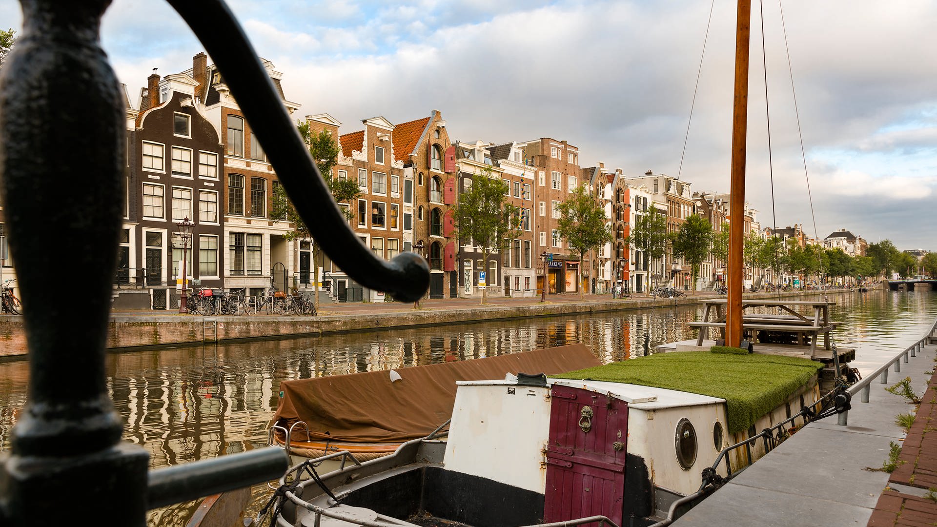 Gracht in Amsterdam (Foto: Colourbox)