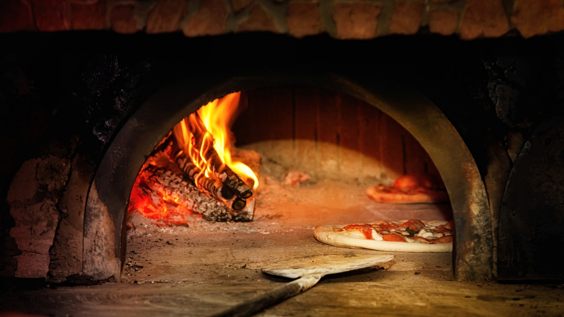Foto: Colourbox Pizza aus dem Steinofen (Foto: Colourbox)