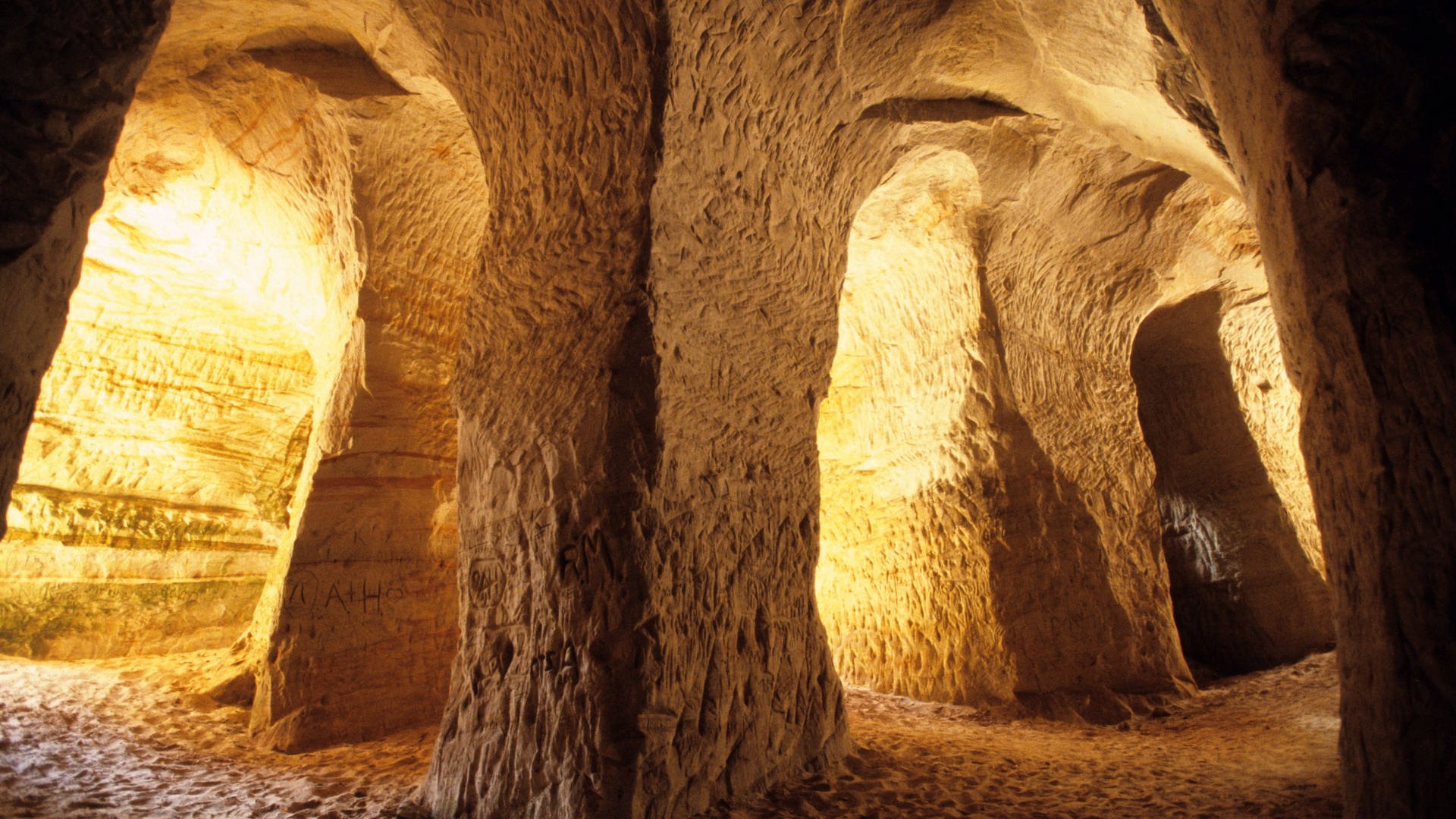 Die Sandsteinhöhlen von Piusa (Foto: picture-alliance / Reportdienste, Rainer Hackenberg)