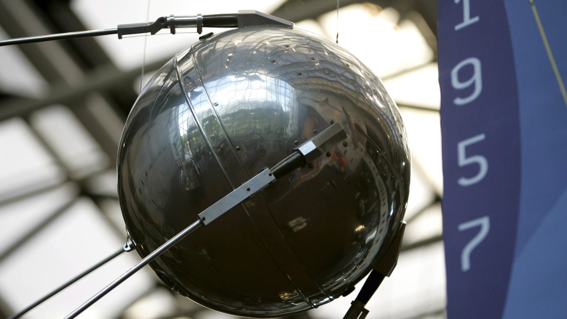 Sputnik I (Modell) (Foto: picture-alliance / Reportdienste, epa Matthew Cavanaugh)