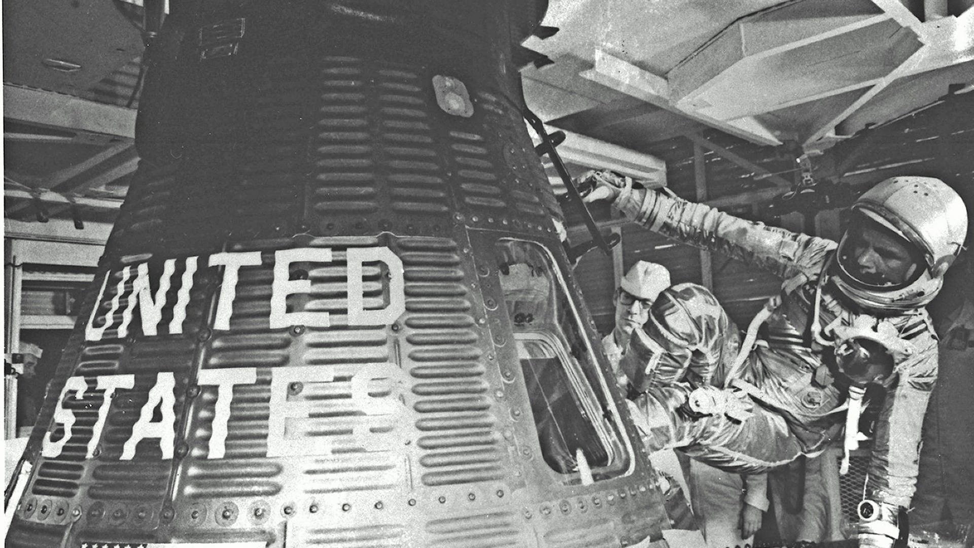 John Glenn steigt in die Kapsel ein (Foto: picture-alliance / Reportdienste, Nasa/Consolidated News Photos/NASA via CNP | Nasa)