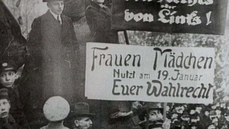 Demonstrationsplakat zum Frauenwahlrecht (Foto: SWR, Landesschau RP)