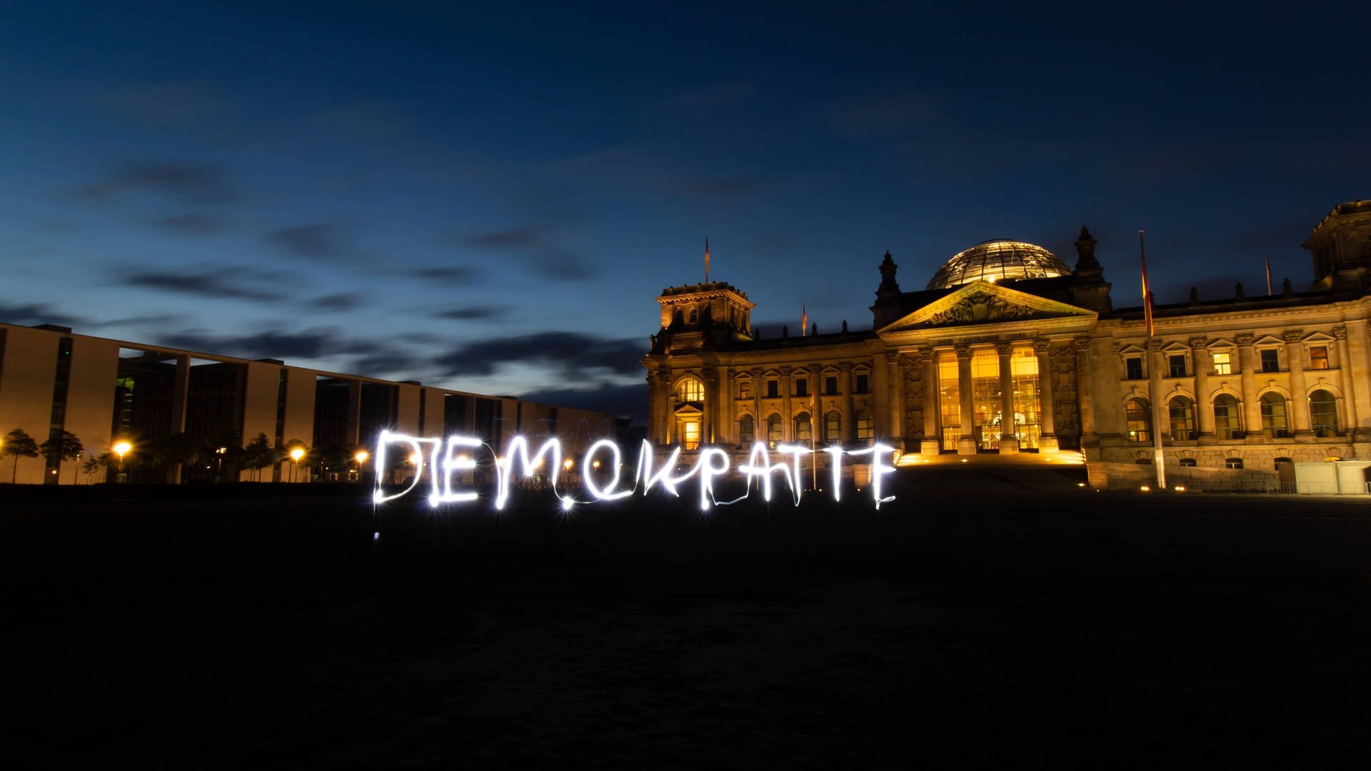 Symbolbild: Internationaler Tag der Demokratie (Foto: IMAGO, IMAGO / CHROMORANGE)
