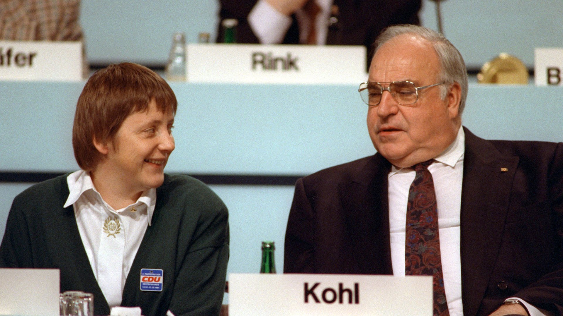 Angela Merkel und damaliger Bundeskanzler Helmut Kohl (Foto: dpa Bildfunk, picture-alliance/ dpa | Michael Jung)