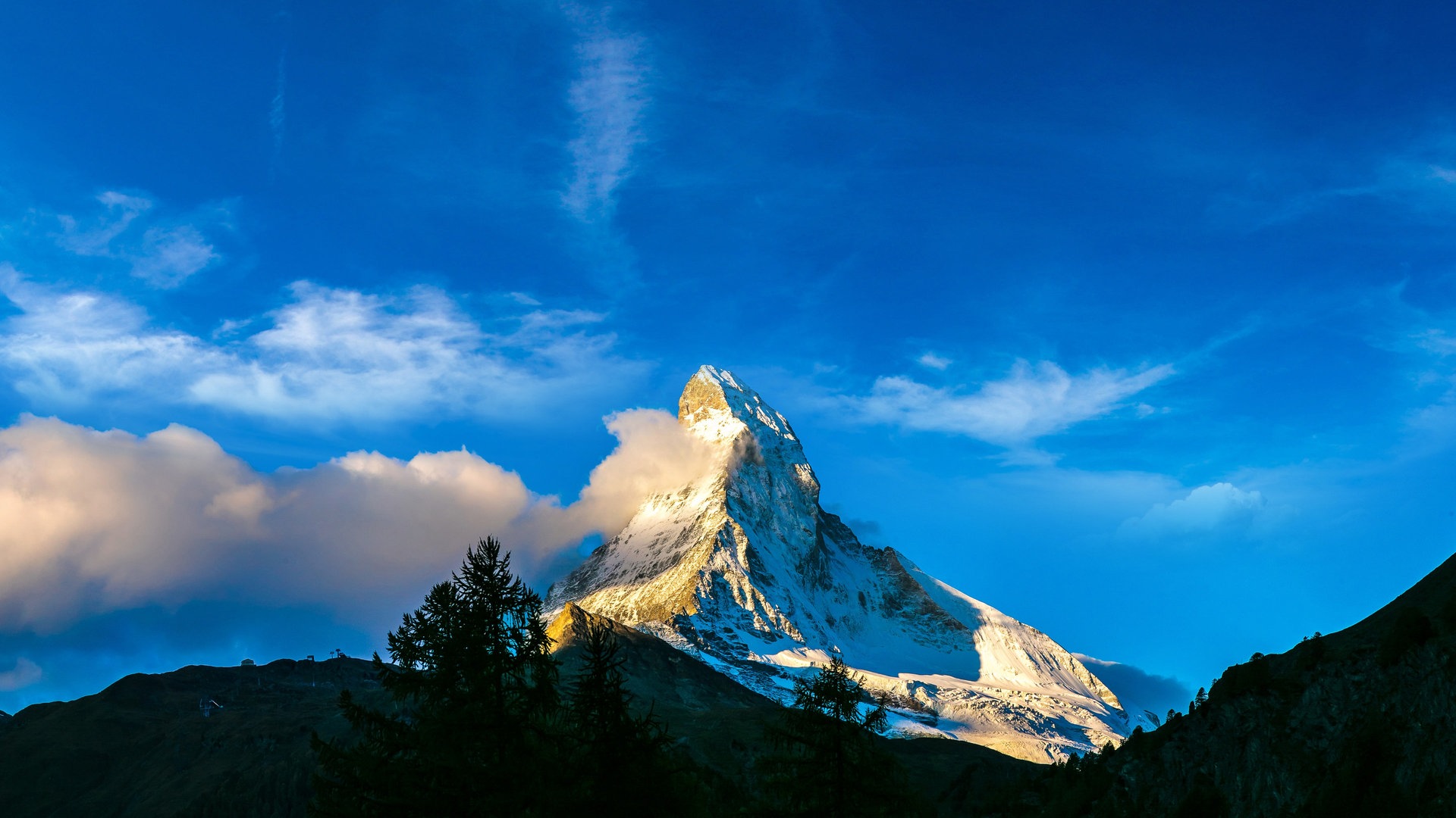 Ein Berg unter blaumem Himmel (Foto: Colourbox)