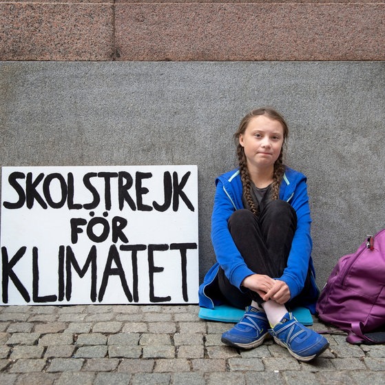 Foto: picture-alliance / Reportdienste, Picture Alliance Greta vor dem schwedischen Reichstag (Foto: picture-alliance / Reportdienste, Picture Alliance)