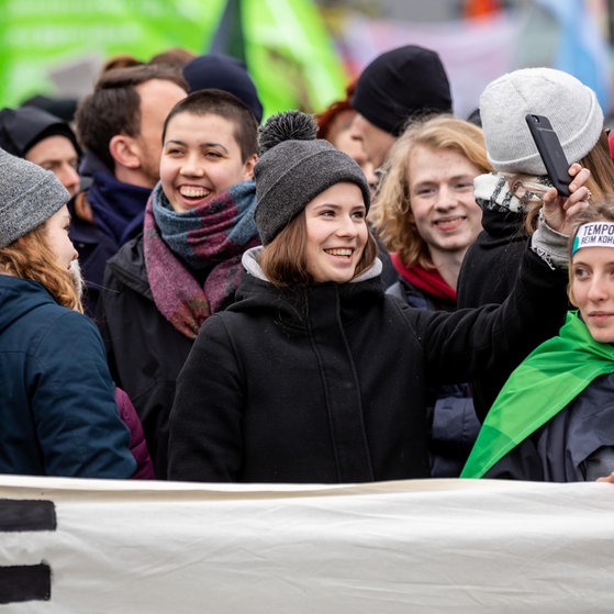 Foto: picture-alliance / Reportdienste, Picture Alliance Luisa Neubauer auf einer fff Demo (Foto: picture-alliance / Reportdienste, Picture Alliance)