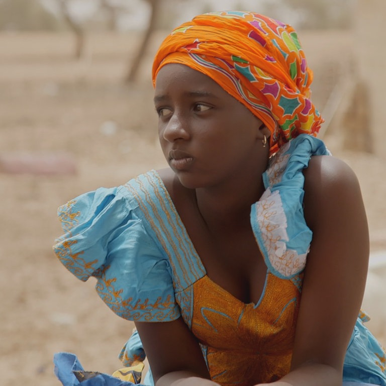 Portrait von Fatou. Die 14-jährige lebt im Senegal am Rande der Sahara.  (Foto: SWR, Irja von Bernstorff)