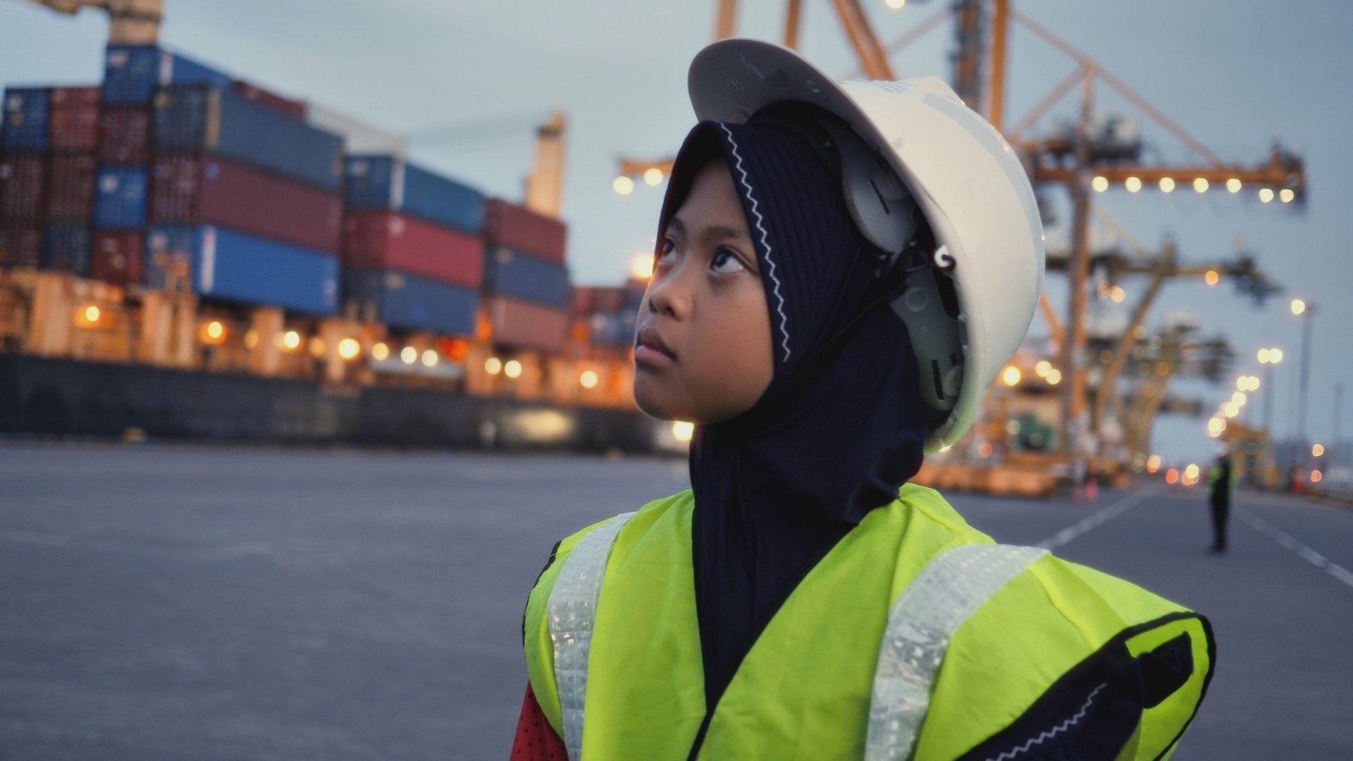 Nina aus Indonesien kämpft gegen Plastikmüll (Foto: SWR, Sonam Rinzin)