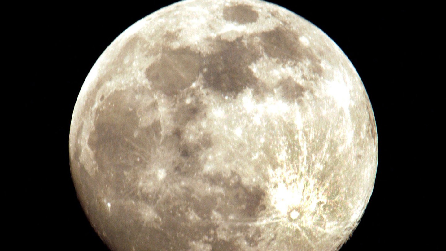 Foto: dpa Bildfunk, Foto: A3276 Martin Gerten Vollmond am Nachthimmel (Foto: dpa Bildfunk, Foto: A3276 Martin Gerten)