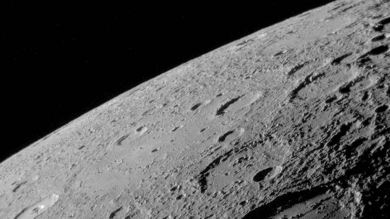 Krater-Oberfläche des Planeten Merkur