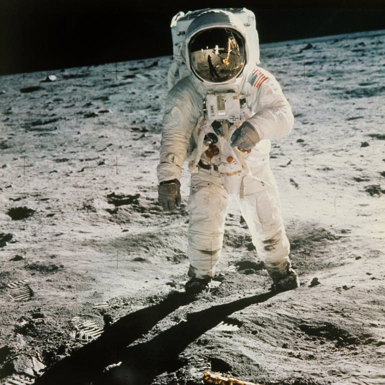 So fotografierte der Astronaut Neil Armstrong seinen Kollegen Edwin Aldrin bei ihrer Mondlandung. (Foto: picture-alliance / Reportdienste, NASA)