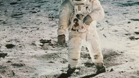So fotografierte der Astronaut Neil Armstrong seinen Kollegen Edwin Aldrin bei ihrer Mondlandung. (Foto: picture-alliance / Reportdienste, NASA)