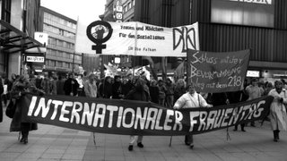 Frauendemo beim Internationalen Frauentag . (Foto: picture-alliance / Reportdienste, Klaus Rose) Frauendemo beim Internationalen Frauentag .