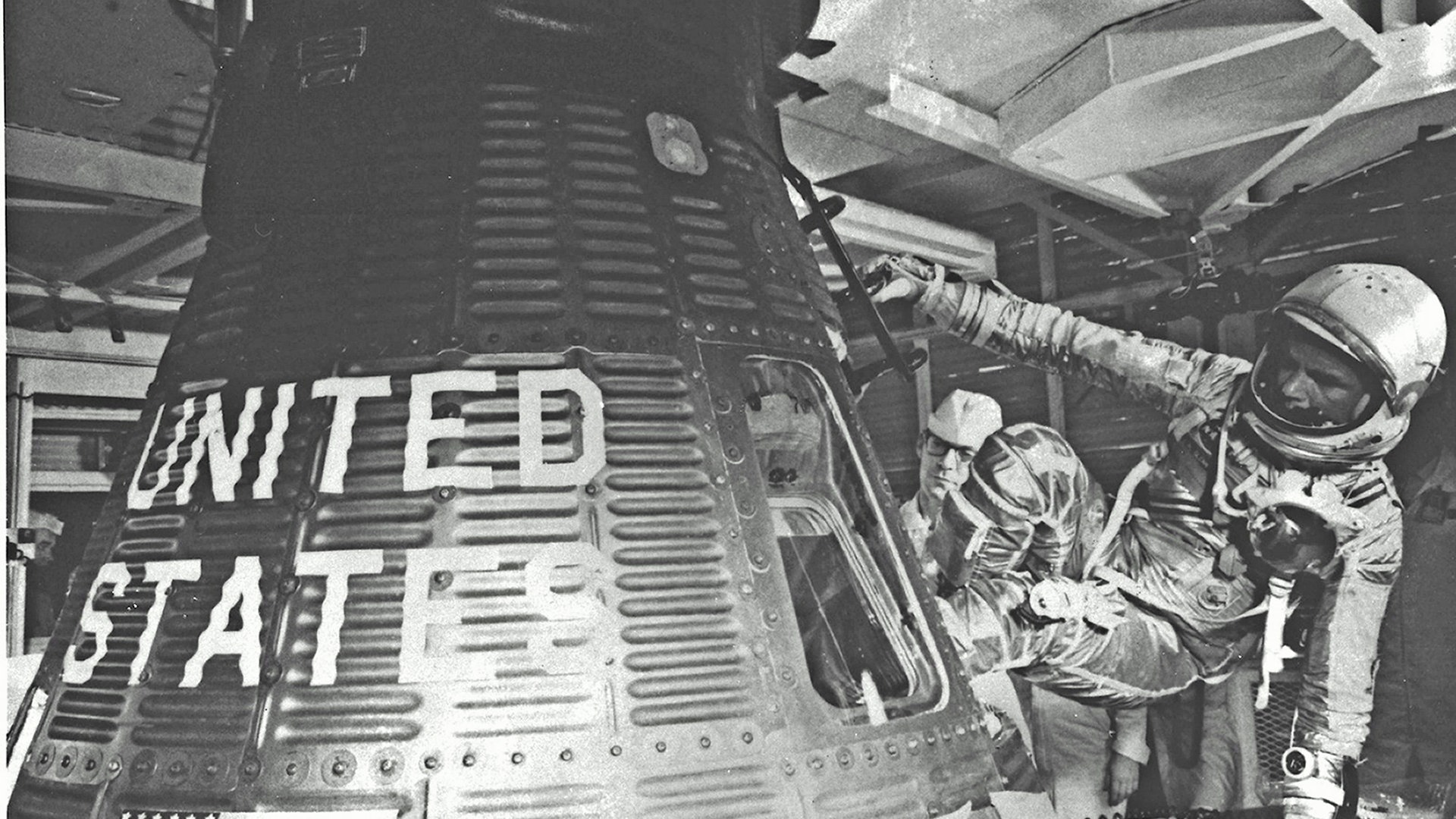 Foto: picture-alliance / Reportdienste, Nasa/Consolidated News Photos/NASA via CNP | Nasa John Glenn steigt in die Kapsel ein (Foto: picture-alliance / Reportdienste, Nasa/Consolidated News Photos/NASA via CNP | Nasa)