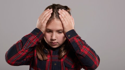 Kind ist voller Sorgen (Foto: Colourbox)