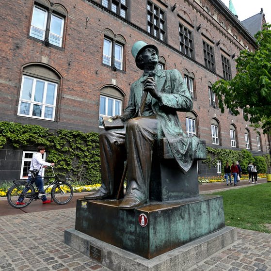 Statue Hans Christian Andersen (Foto: picture-alliance / Reportdienste, Alexander Demianchuk)