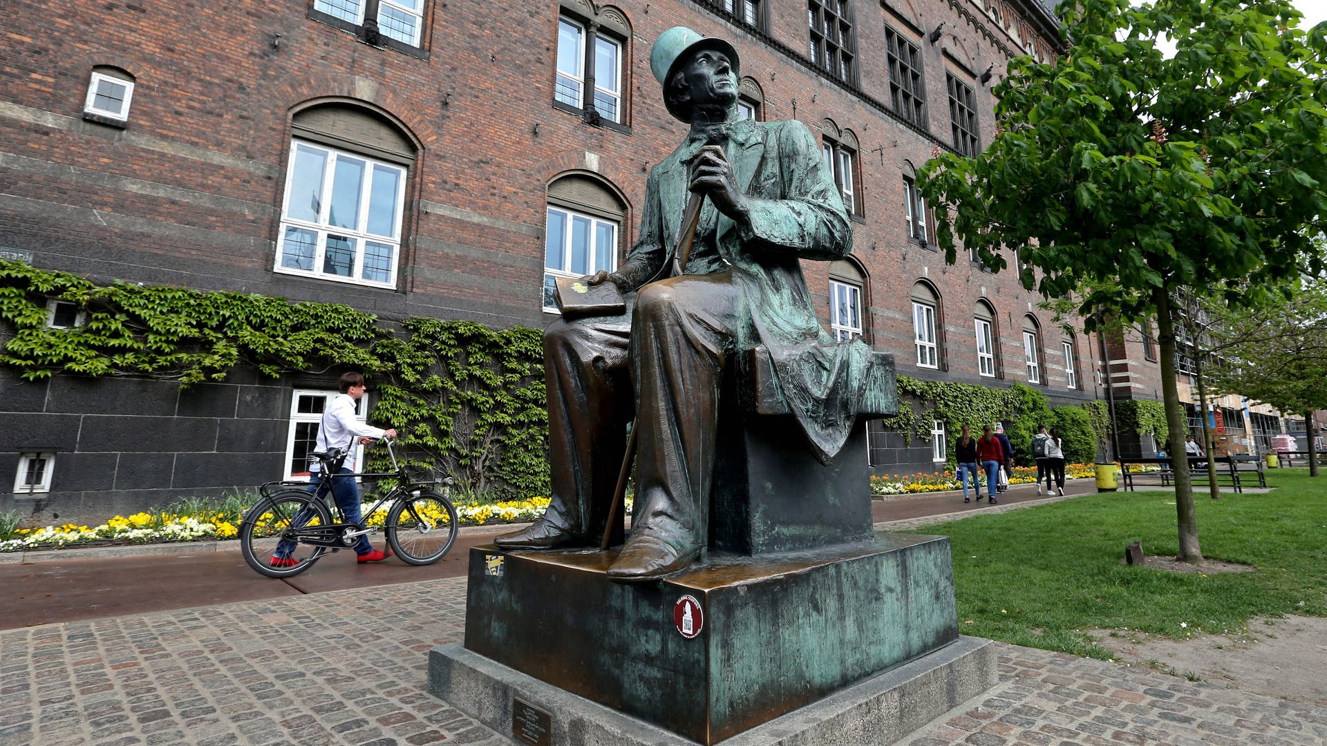 Statue Hans Christian Andersen (Foto: picture-alliance / Reportdienste, Alexander Demianchuk)