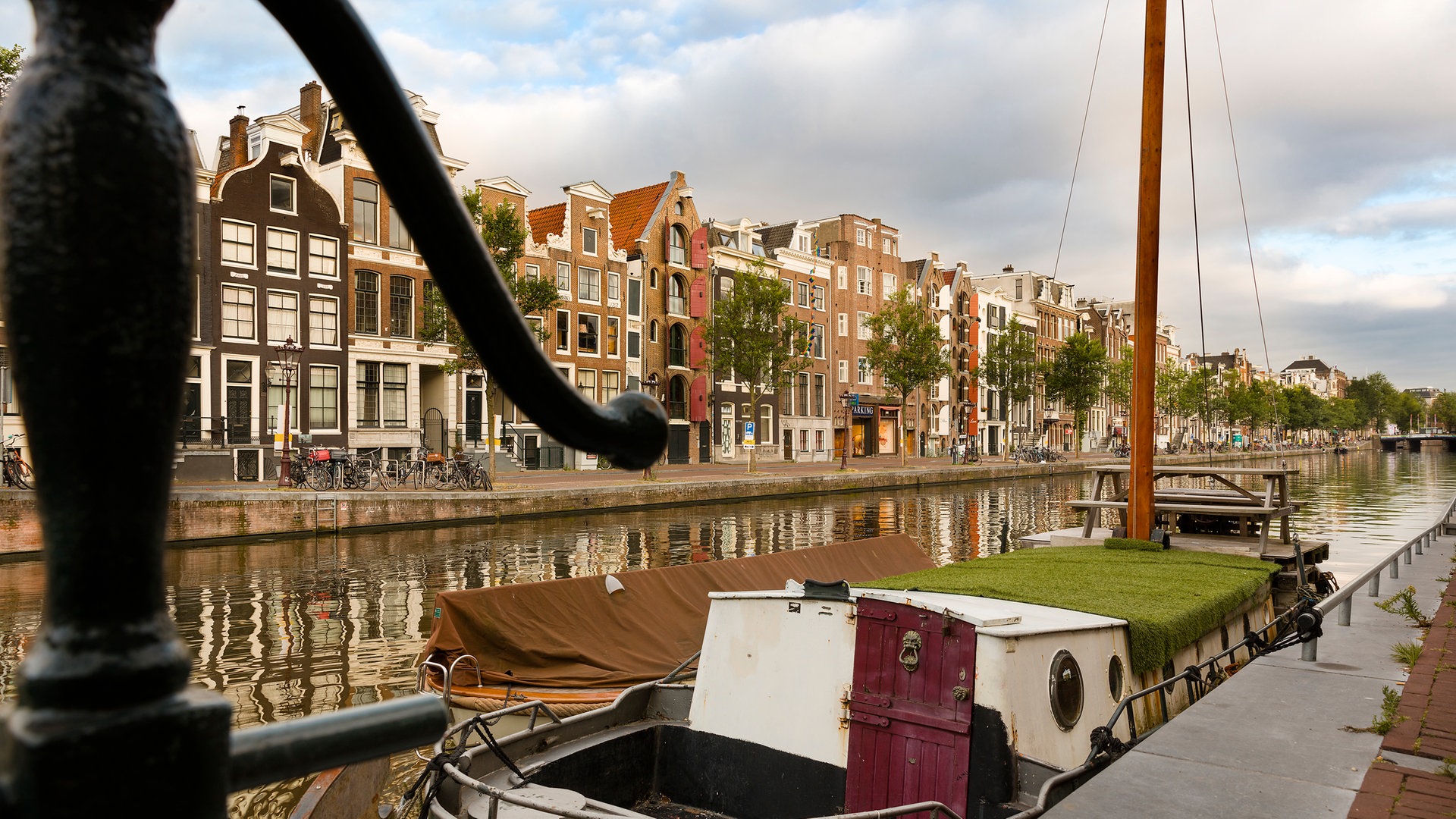 Foto: Colourbox Gracht in Amsterdam (Foto: Colourbox)