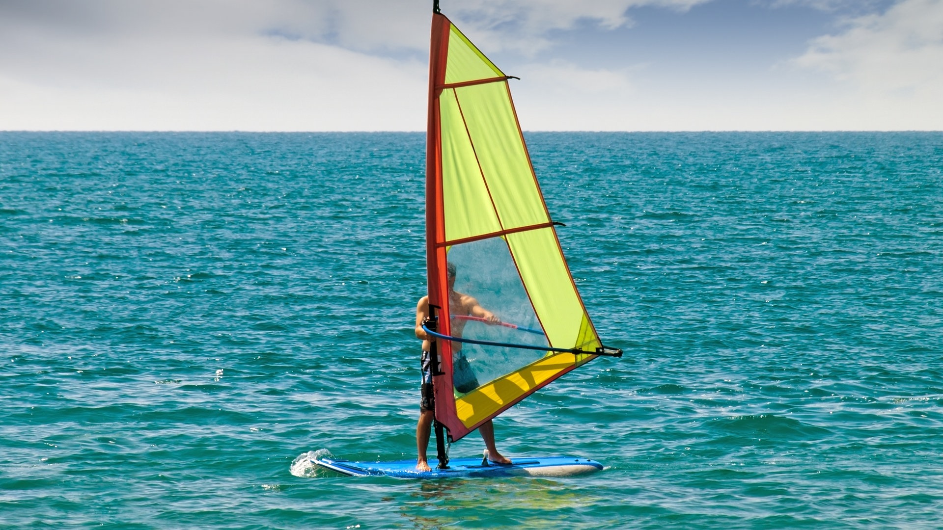 Foto: Colourbox Surfer am Atlantik (Foto: Colourbox)