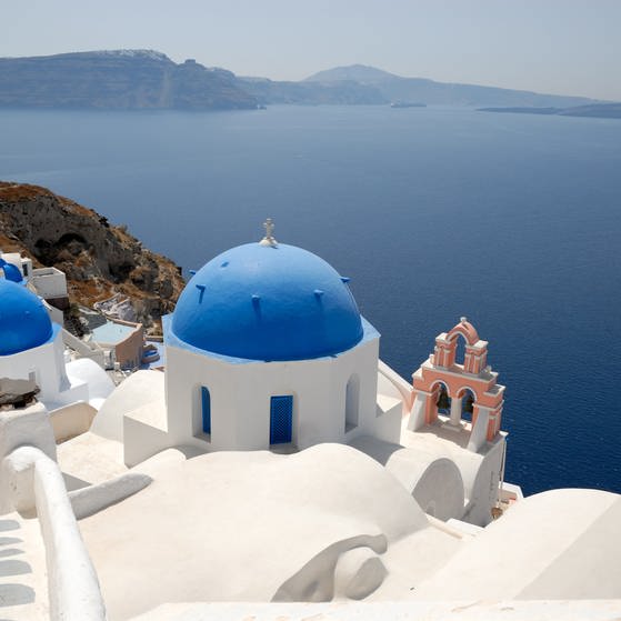 Griechenlands Architektur - in den typischen Farben weiß und blau (Foto: Colourbox)