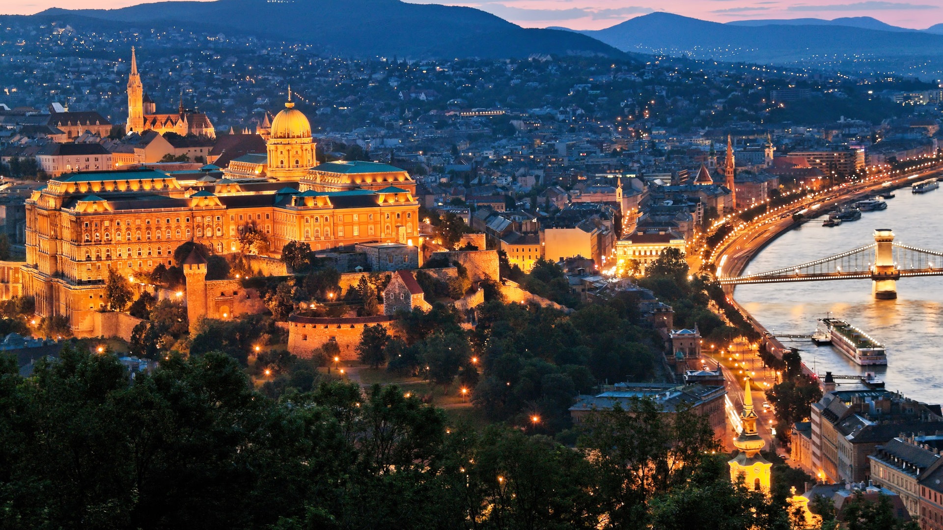 Budapest bei Nacht (Foto: Colourbox)