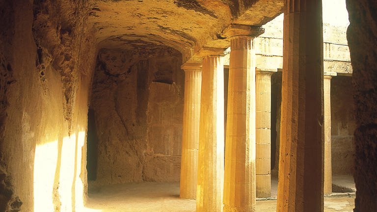 Säulengang der Königsgräber in Paphos (Foto: Cyprus Tourismus Organisation)