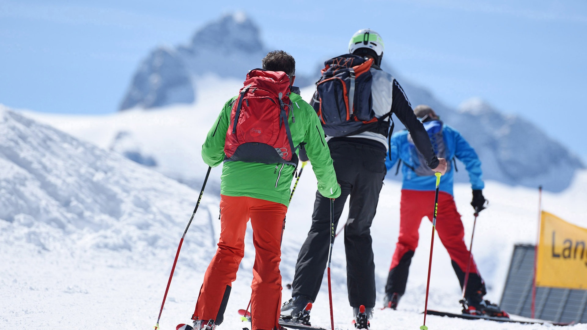 Foto: Colourbox SnowboardenSkifahren in den Alpen (Foto: Colourbox)