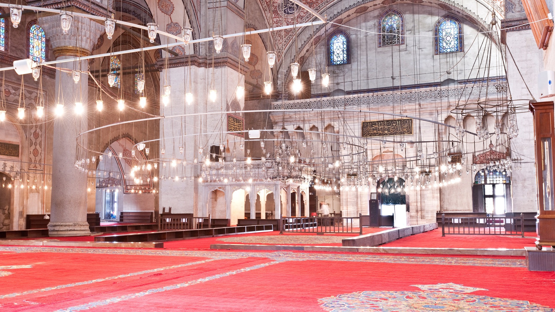 Foto: Colourbox Der Innenraum der blauen Moschee (Foto: Colourbox)