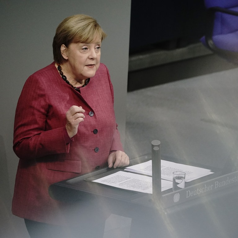 Bundeskanzlerin Angela Merkel (CDU) im Bundestag. (Foto: picture-alliance / Reportdienste, picture alliance/dpa | Michael Kappeler)