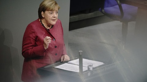 Bundeskanzlerin Angela Merkel (CDU) im Bundestag. (Foto: picture-alliance / Reportdienste, picture alliance/dpa | Michael Kappeler)